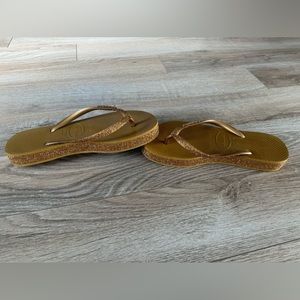 Gold sparkle platform Havaianas